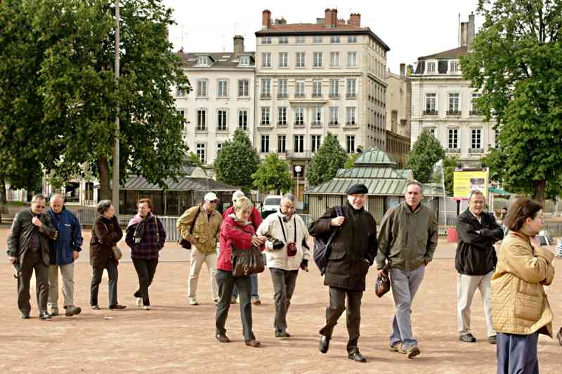 03_Im 066 (Balvay).jpg - ... sur la place Bellecour.